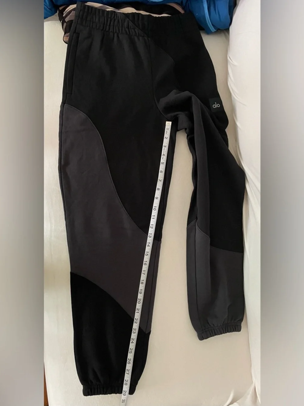 Alo NWOT Make Waves Sweatpants Vintage Black Tonal zipper pockets Size S